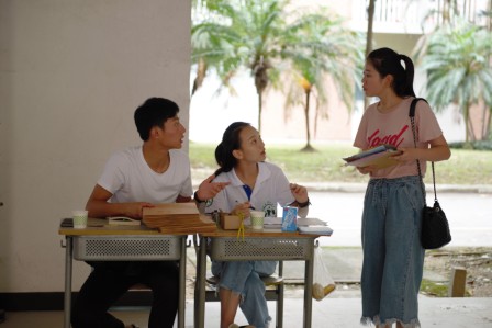 播主班班导为新生解疑答惑