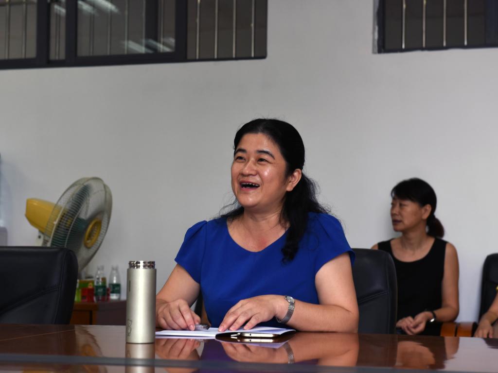 党委书记黄秀娟发言