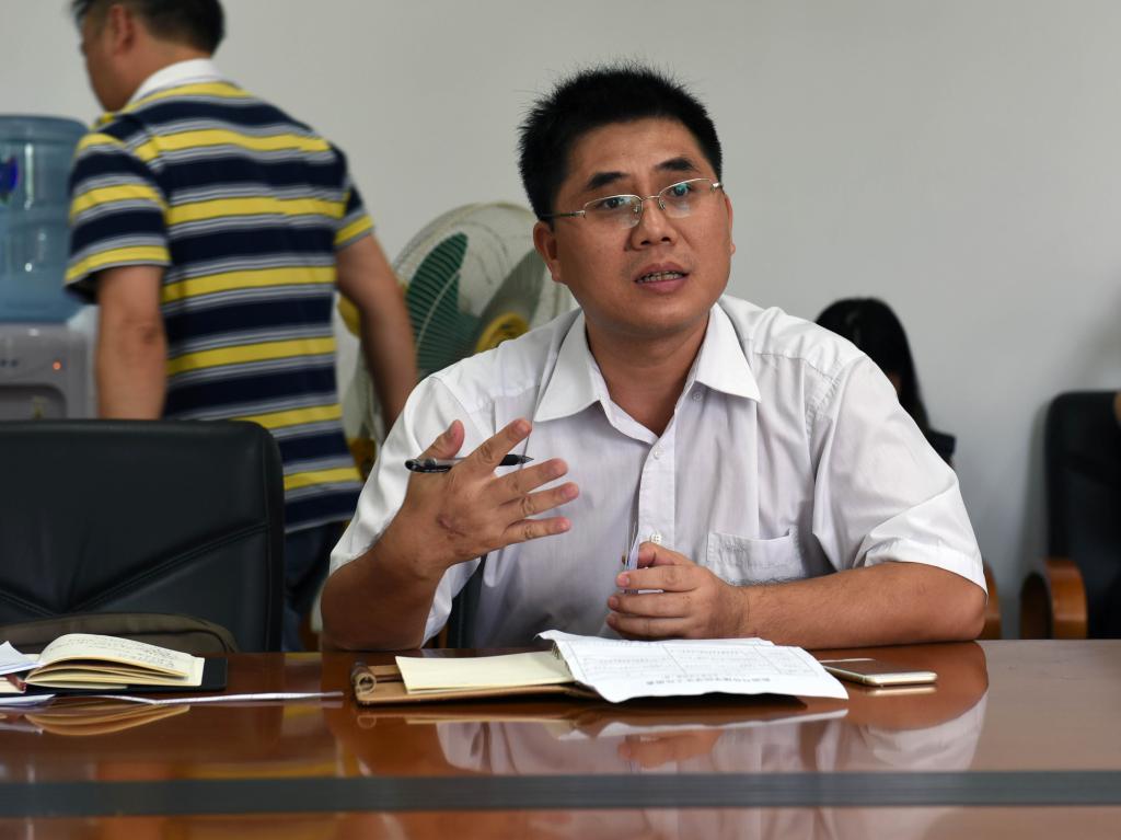 党委副书记黄石胜